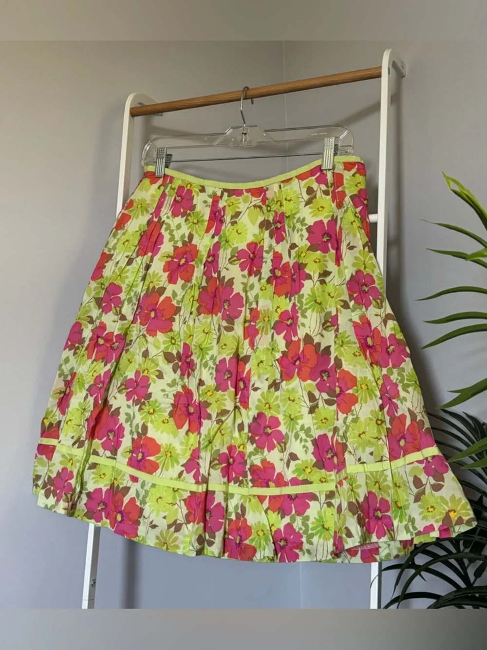Liz Claiborne Bright Floral Circle Skirt in Lime & Pink - Picture 4 of 16